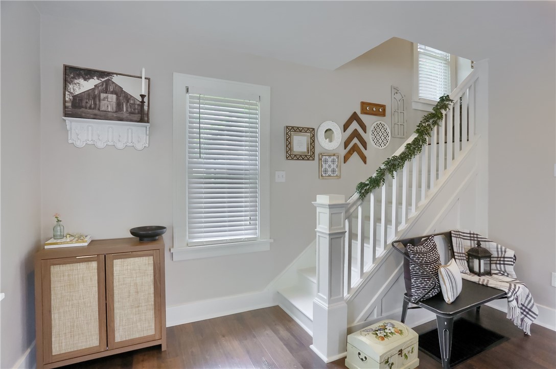 27 Laurel Ave