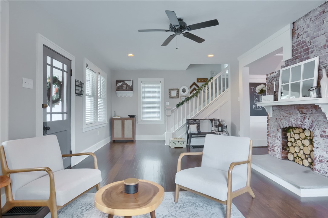 27 Laurel Ave