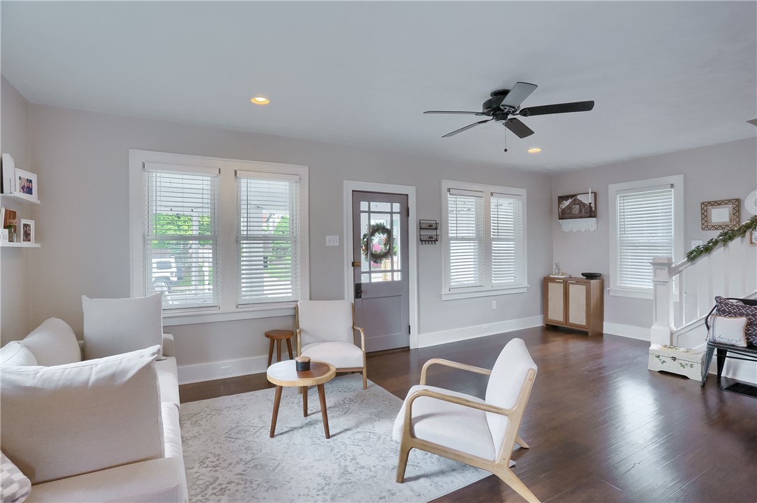 27 Laurel Ave