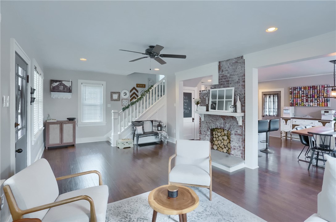 27 Laurel Ave
