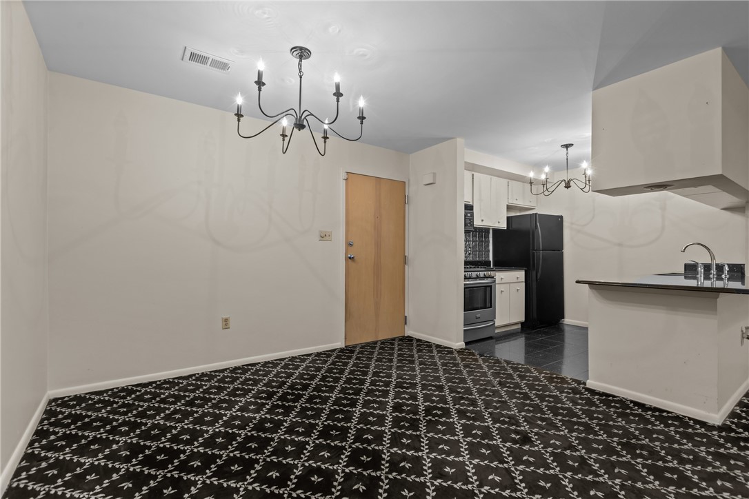 2811 Leona Ln