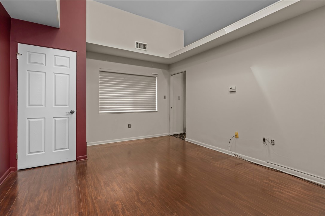 2811 Leona Ln
