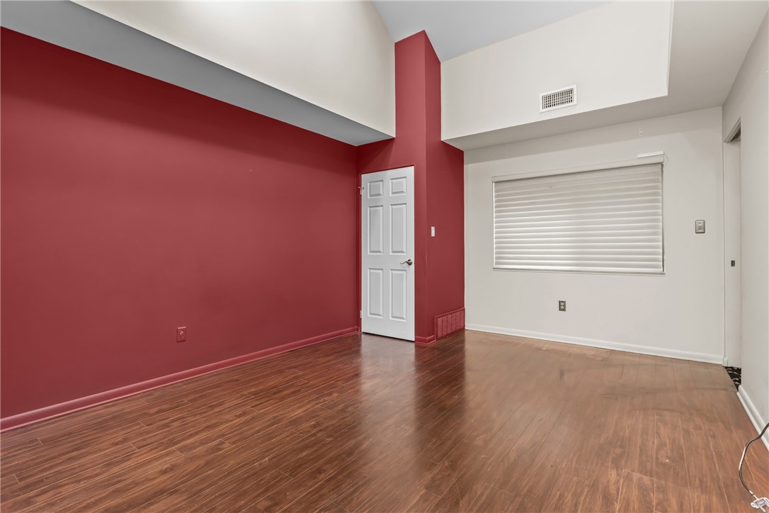 2811 Leona Ln