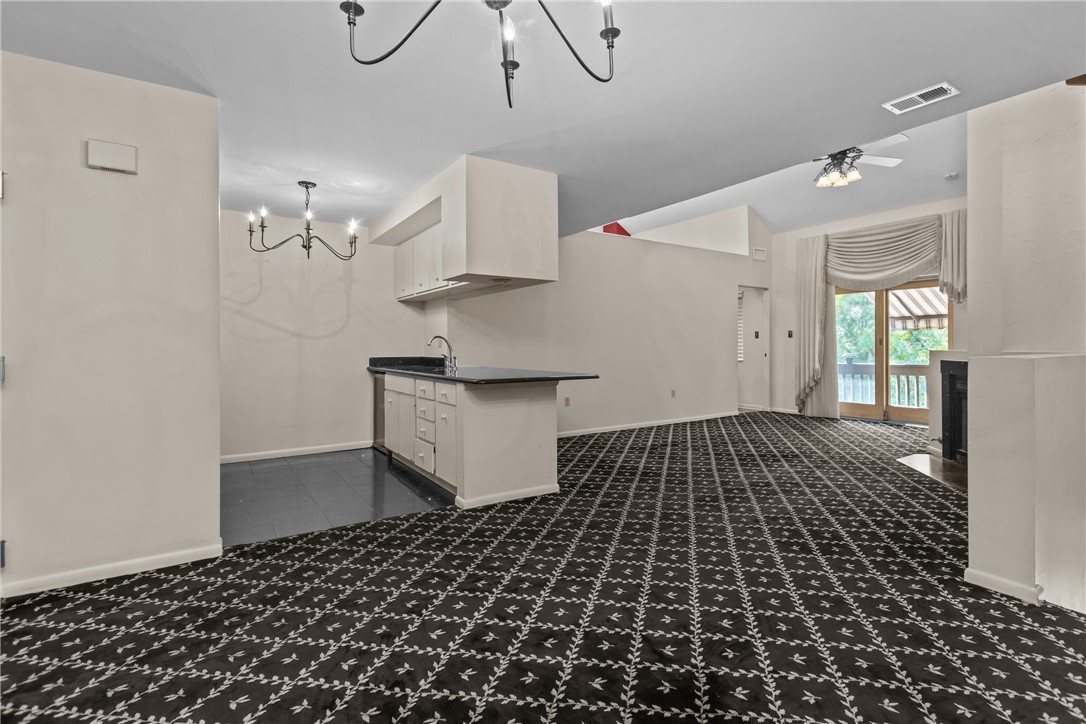 2811 Leona Ln