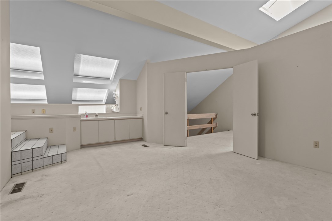 2811 Leona Ln