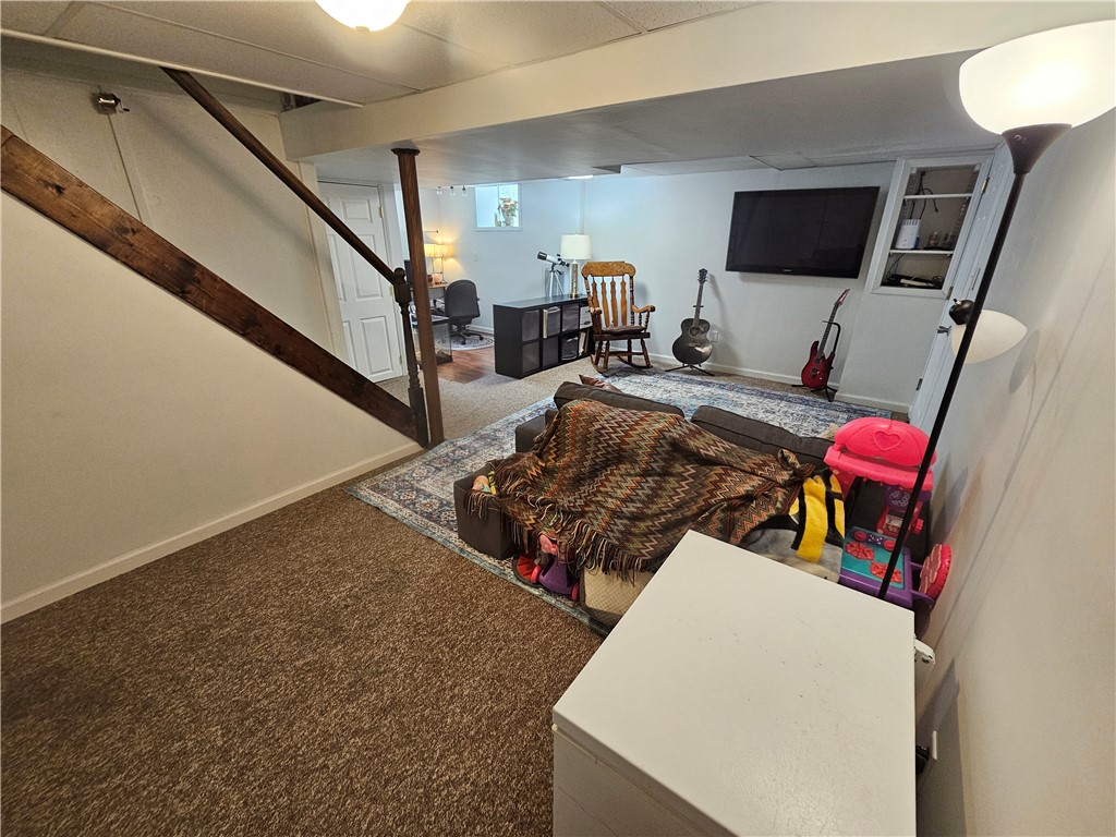 1099 Vine St