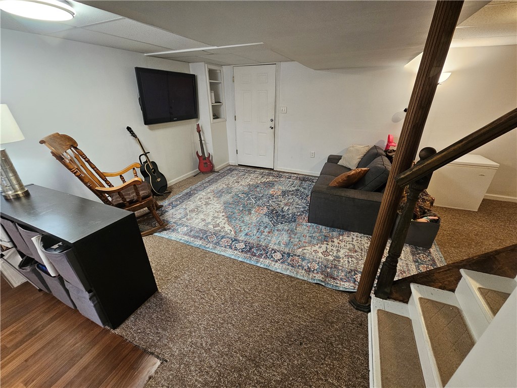 1099 Vine St