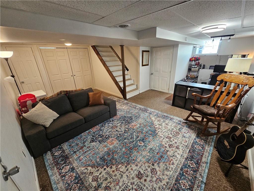 1099 Vine St