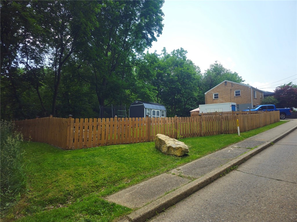 1099 Vine St