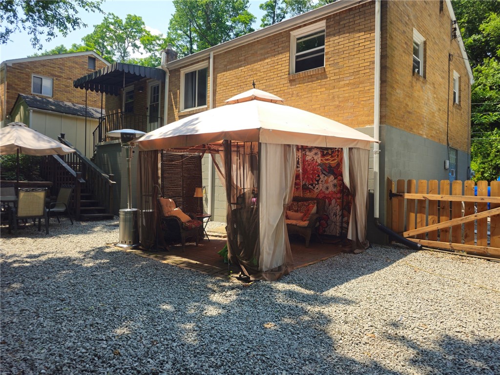 1099 Vine St