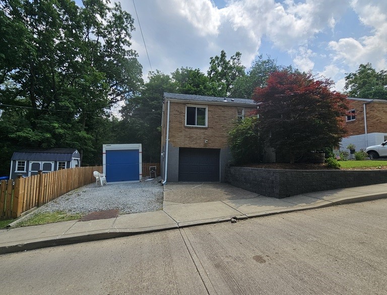 1099 Vine St