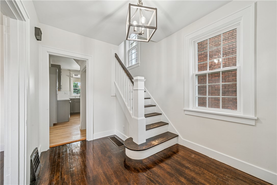 144 W Schwab Ave