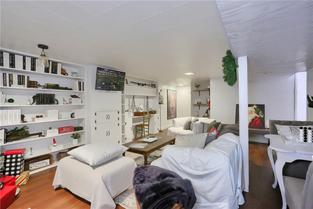 83 Webster Ave