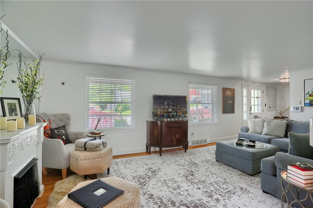 83 Webster Ave
