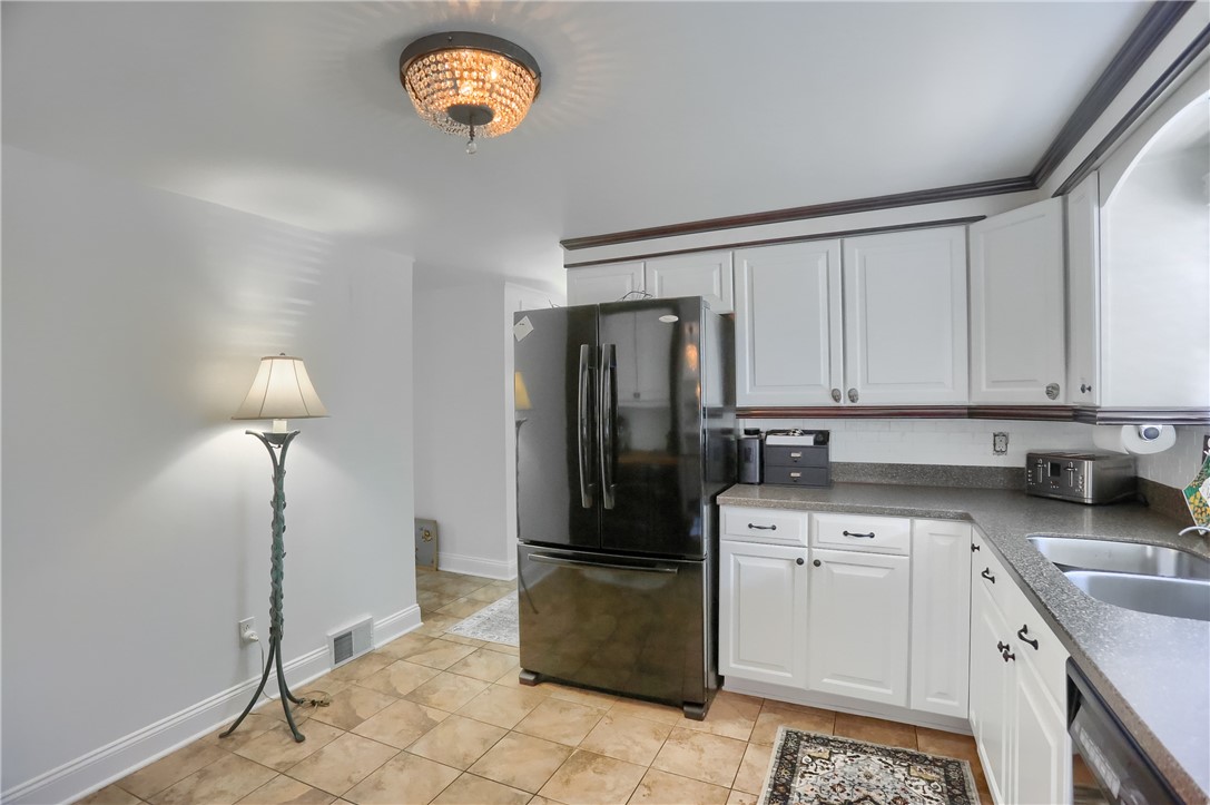83 Webster Ave