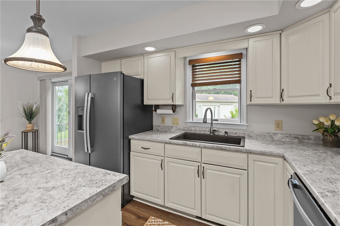 4 Pleasant Grove Dr