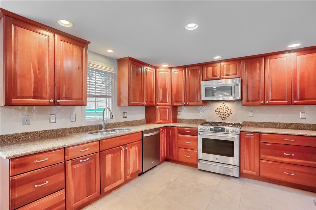 329 Oak Grove Ct.