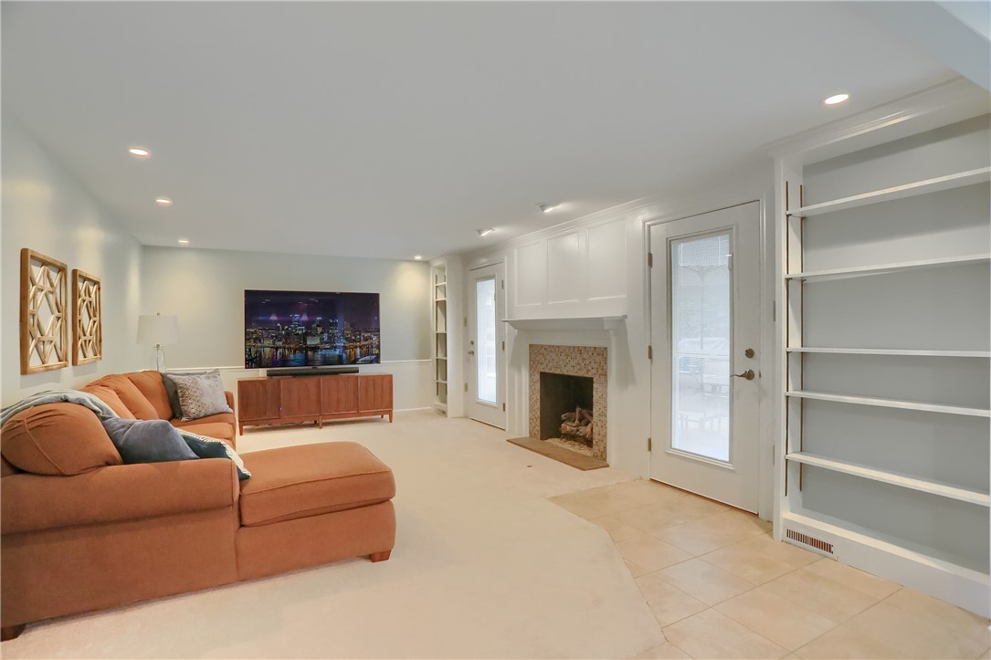 329 Oak Grove Ct.