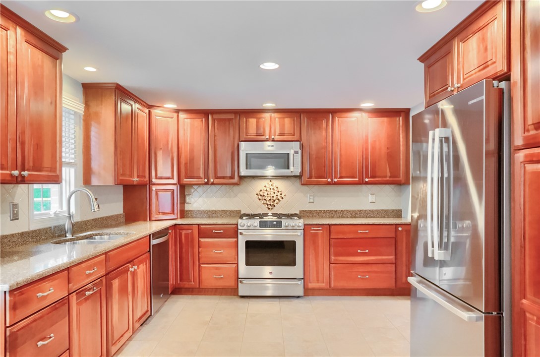 329 Oak Grove Ct.