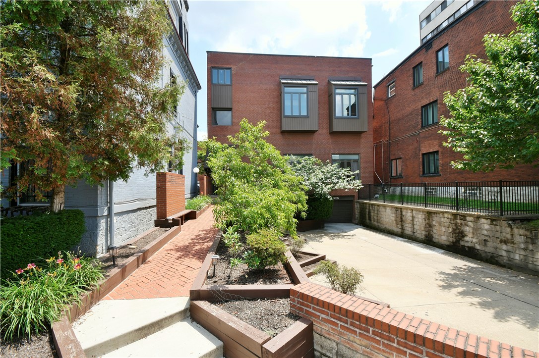 325 S Highland Ave 105