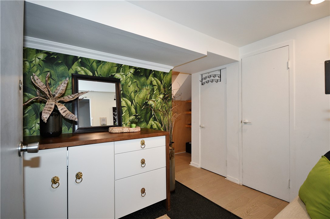 325 S Highland Ave 105