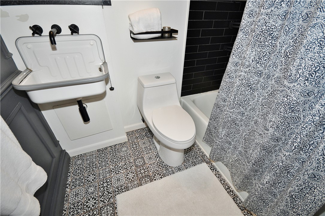 325 S Highland Ave 105