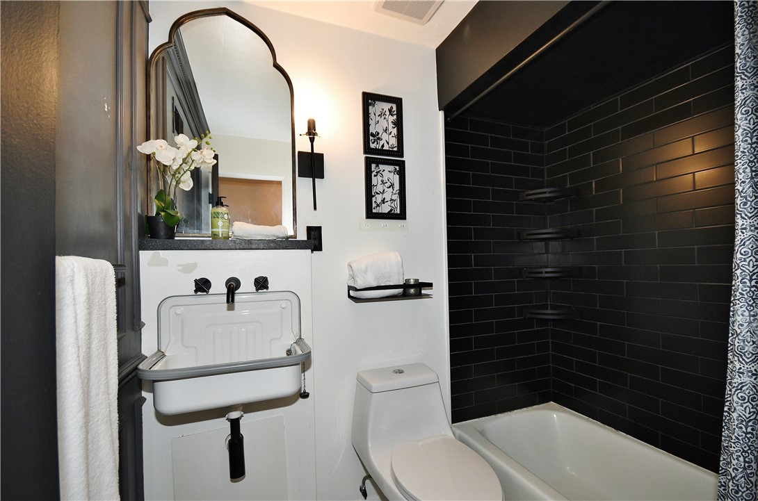 325 S Highland Ave 105