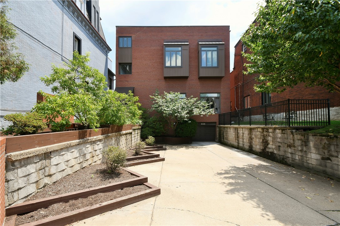325 S Highland Ave 105