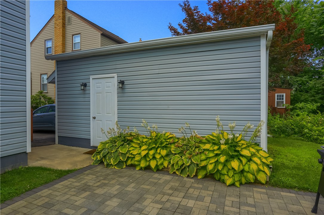 1009 Roselawn Ave