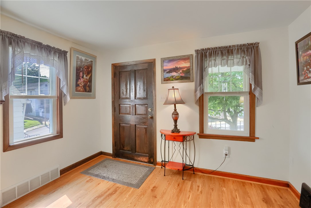 1009 Roselawn Ave