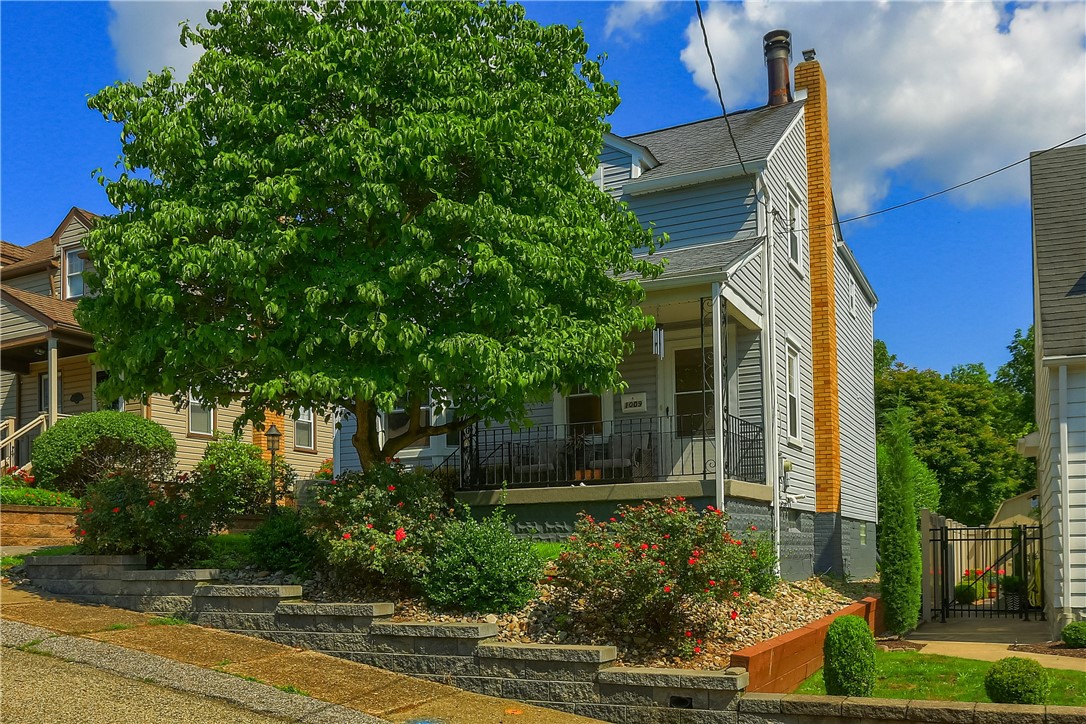 1009 Roselawn Ave