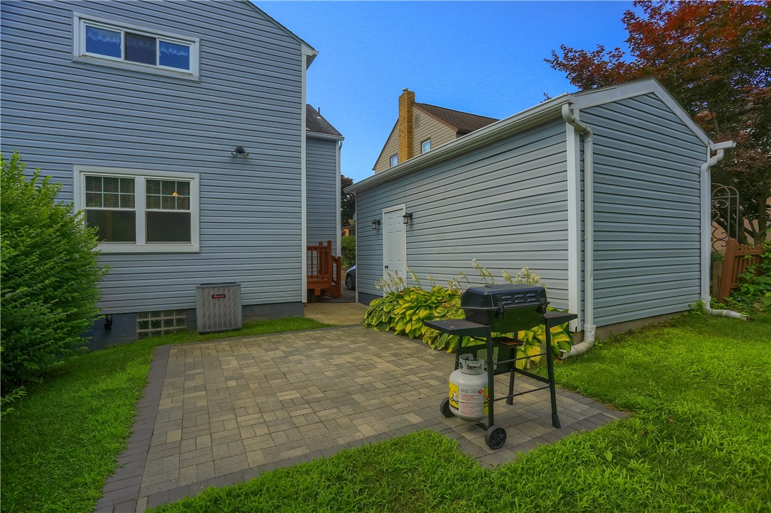1009 Roselawn Ave