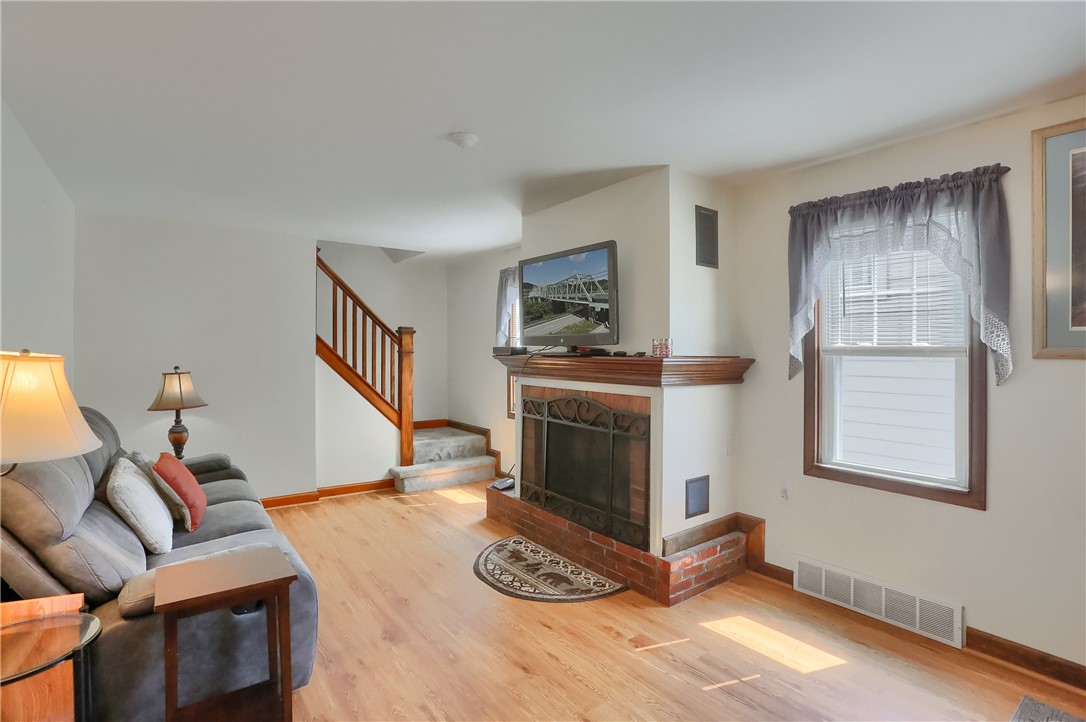 1009 Roselawn Ave