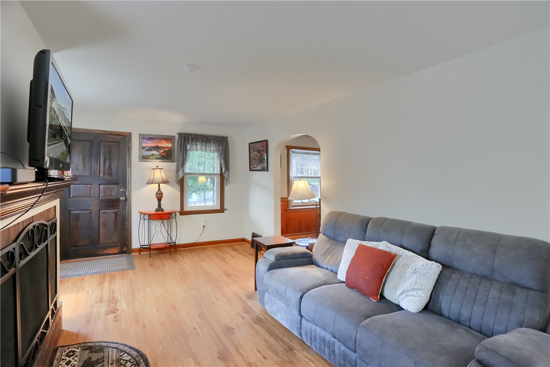 1009 Roselawn Ave