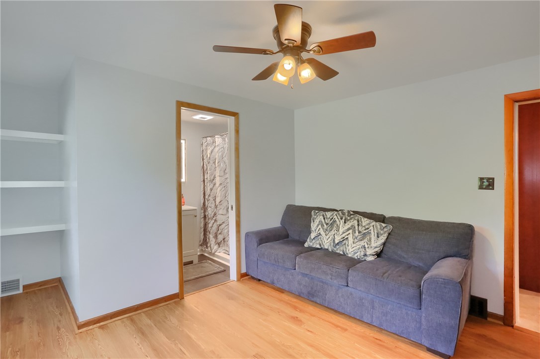 1009 Roselawn Ave