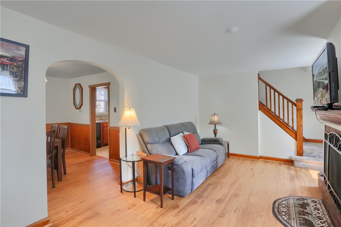 1009 Roselawn Ave