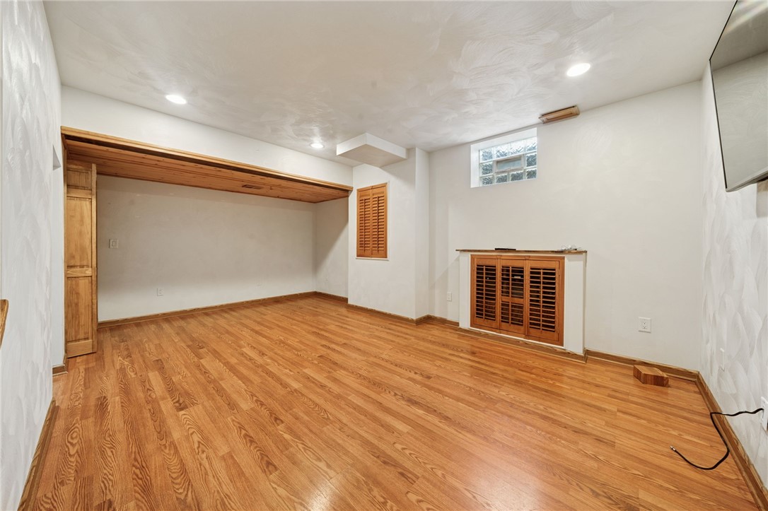 937 Giovanni Ln