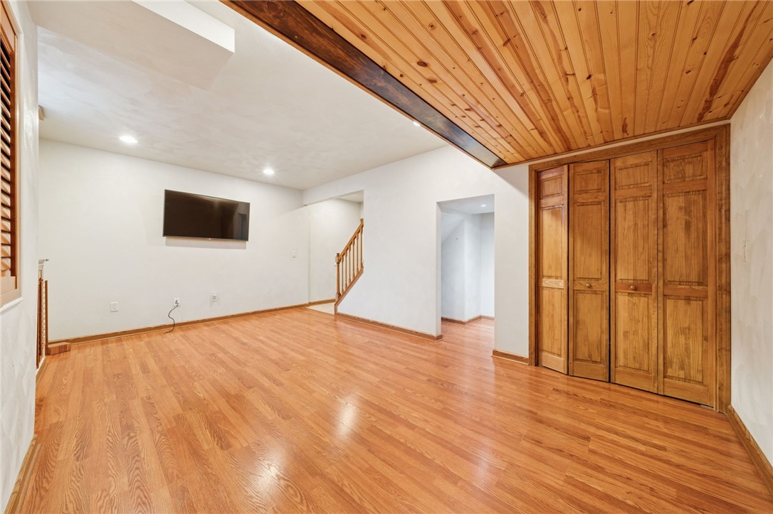 937 Giovanni Ln