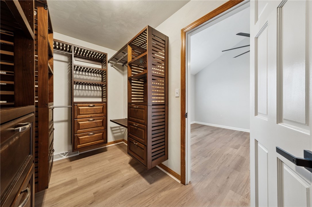 937 Giovanni Ln