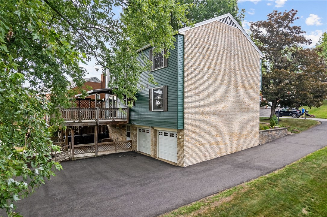 1309 Heather Heights Dr