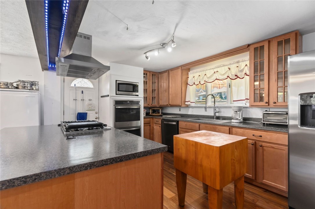 1360 Adams Dr
