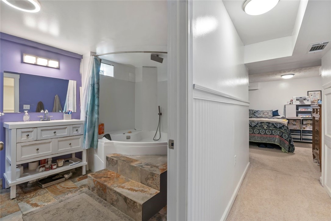 1360 Adams Dr