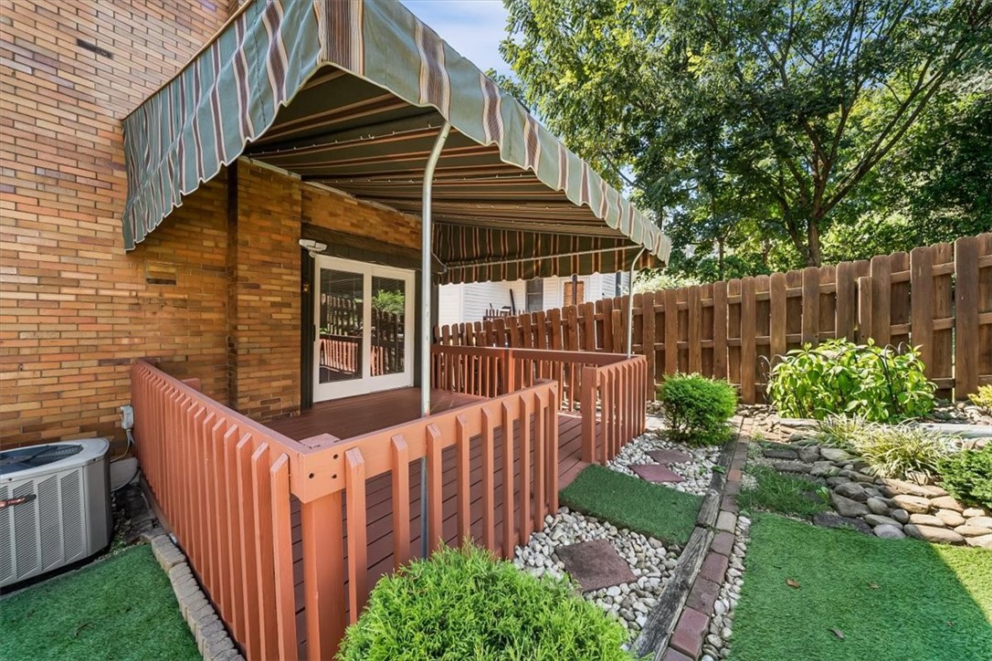 2826 Dwight Ave