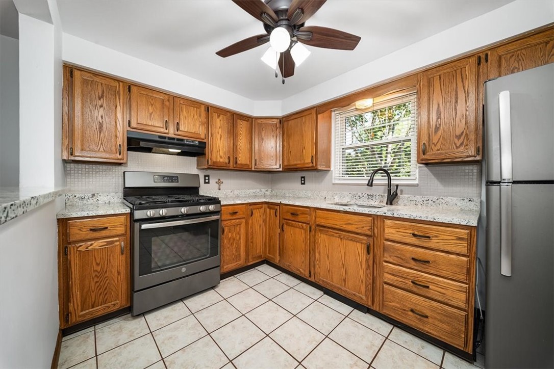 2826 Dwight Ave