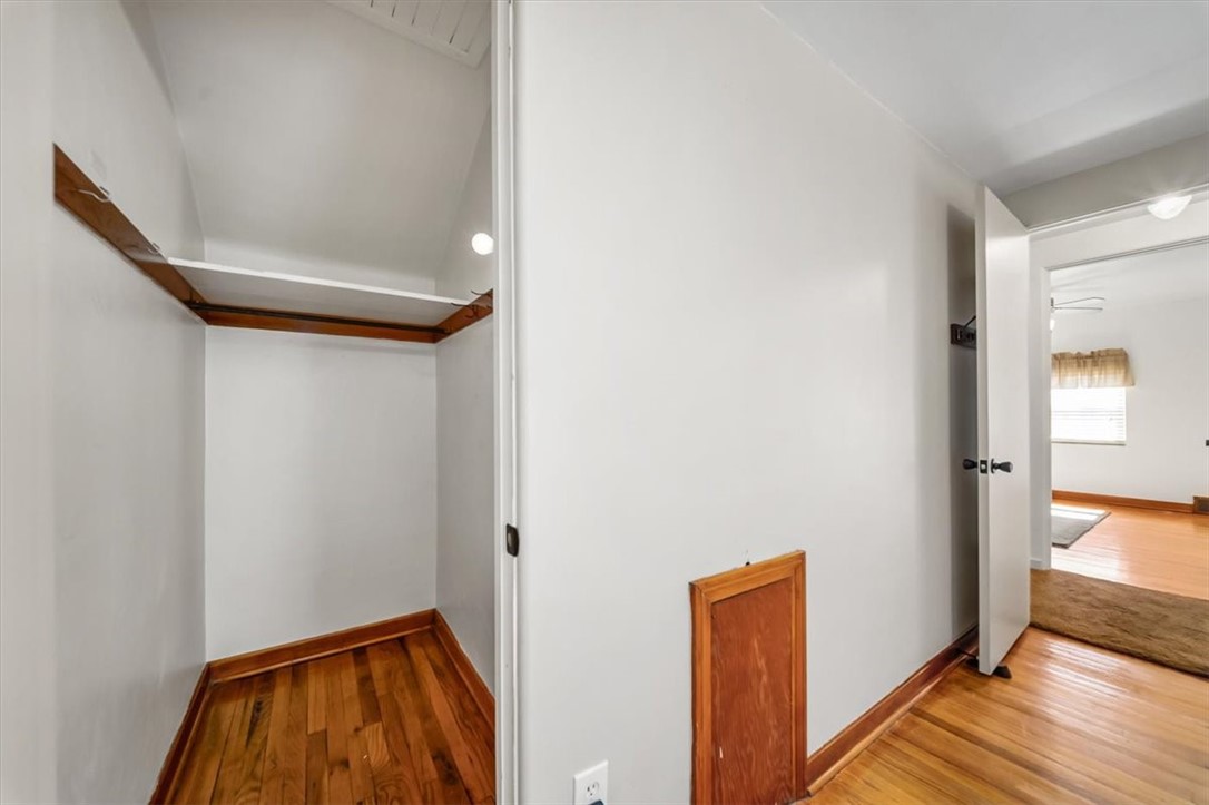 2826 Dwight Ave