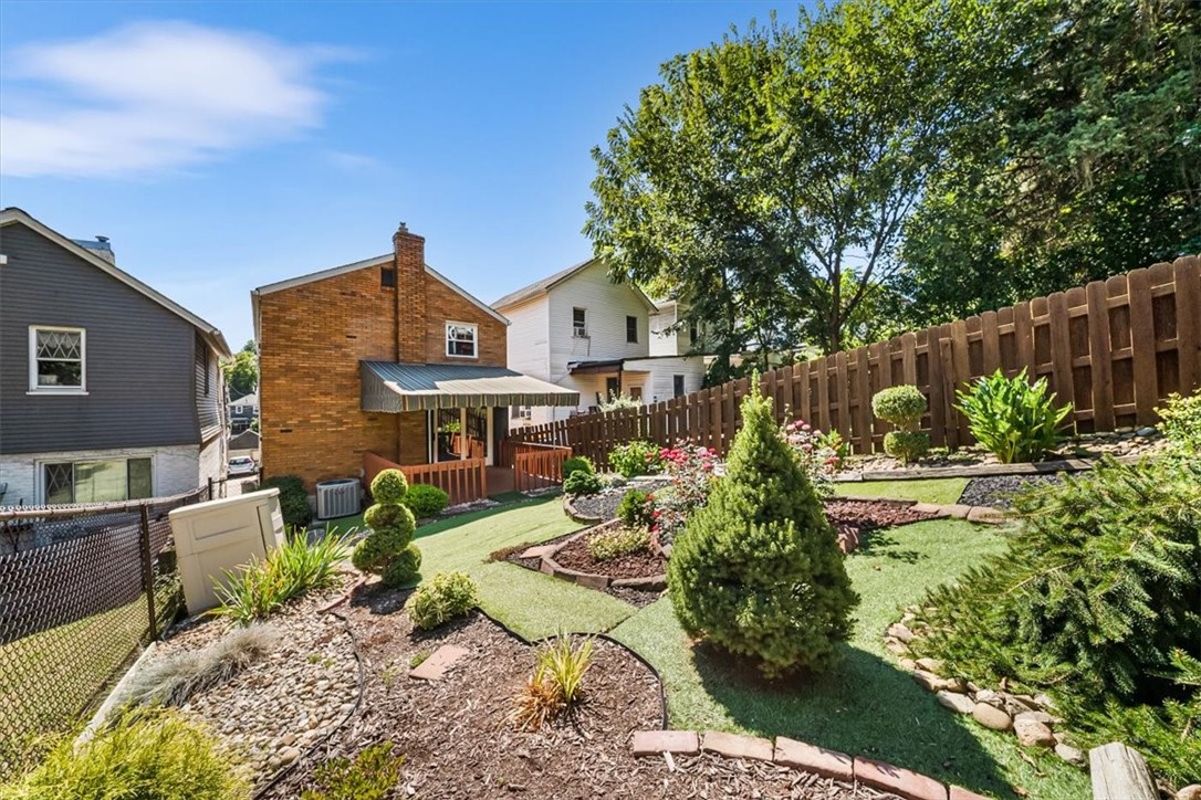 2826 Dwight Ave