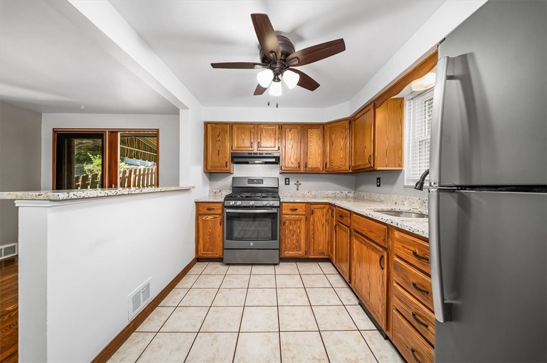 2826 Dwight Ave
