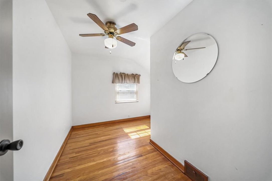 2826 Dwight Ave