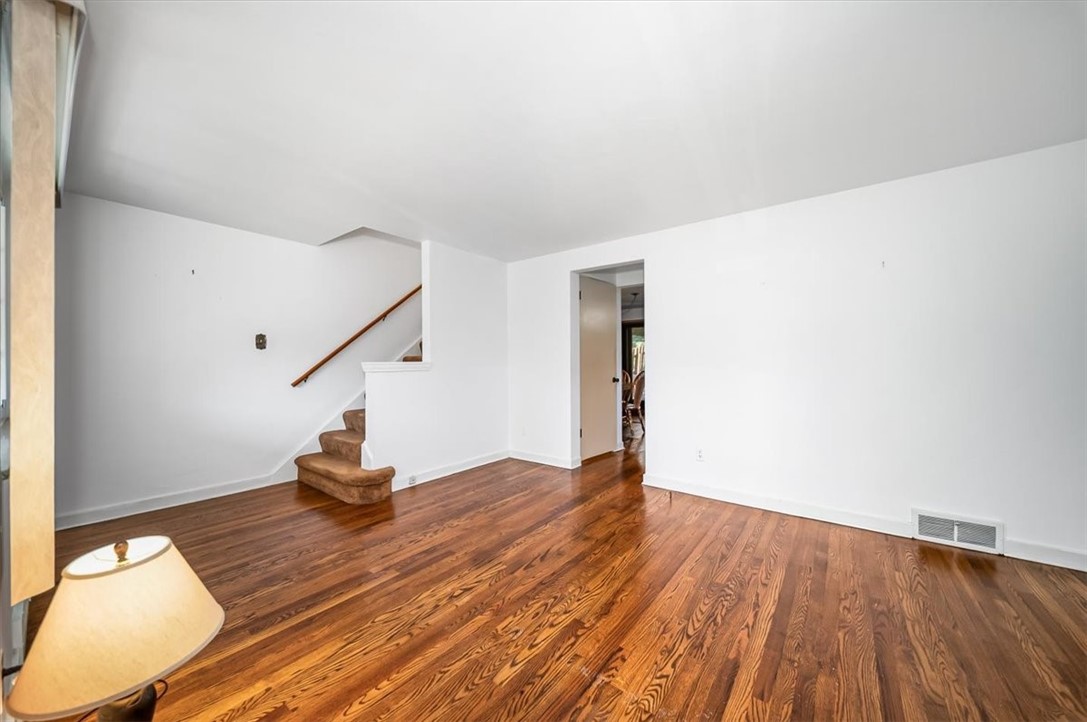 2826 Dwight Ave
