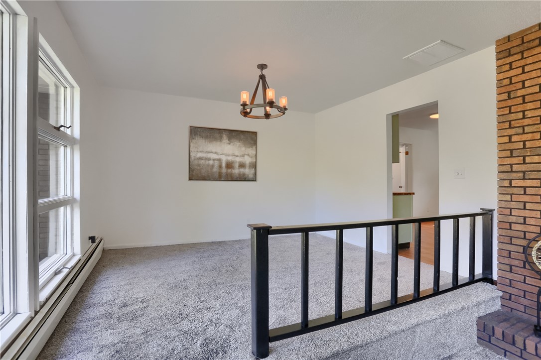 212 Ridgeway Dr